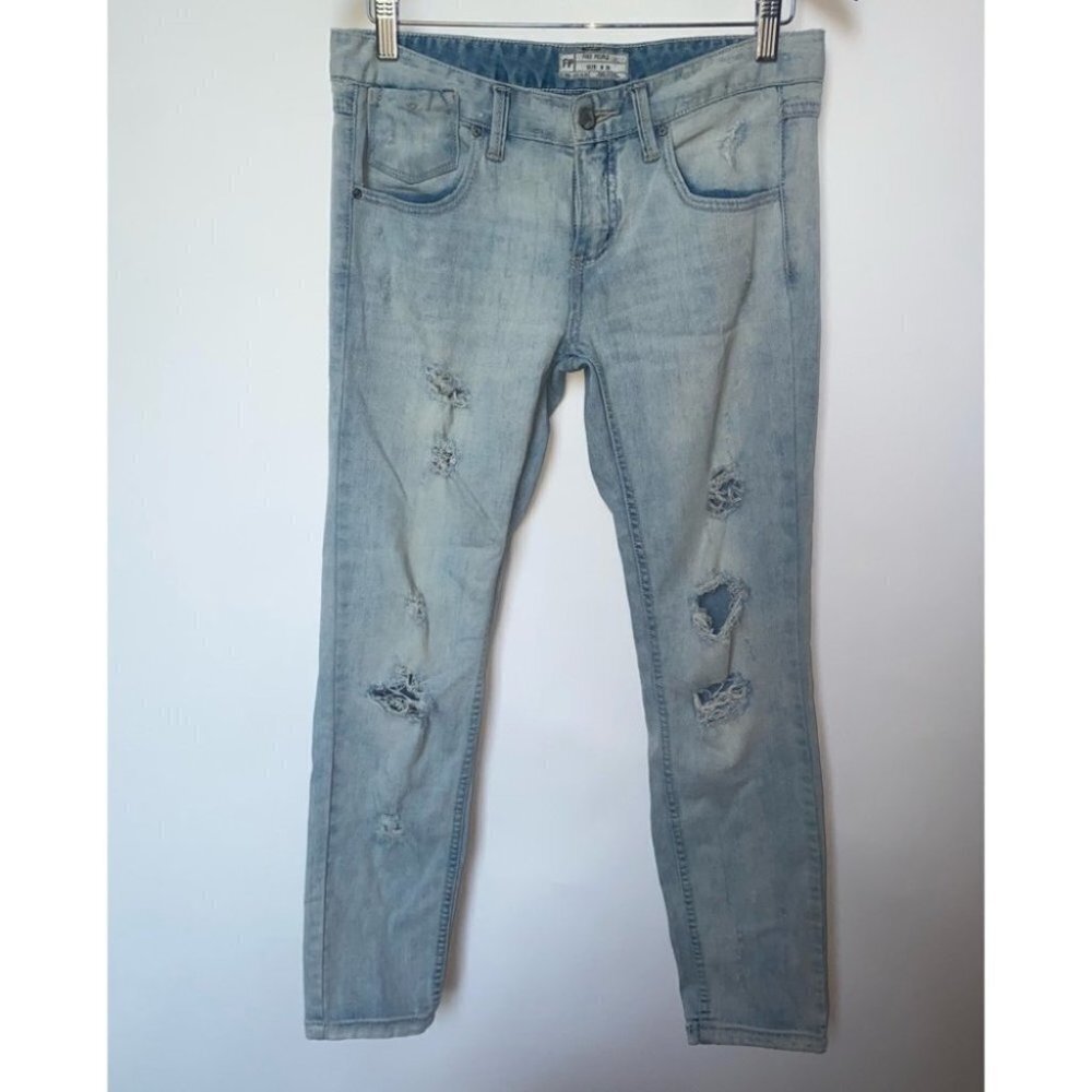 Free People | Vintage light Wash Distressed Boyfriend | coin‎ pocket